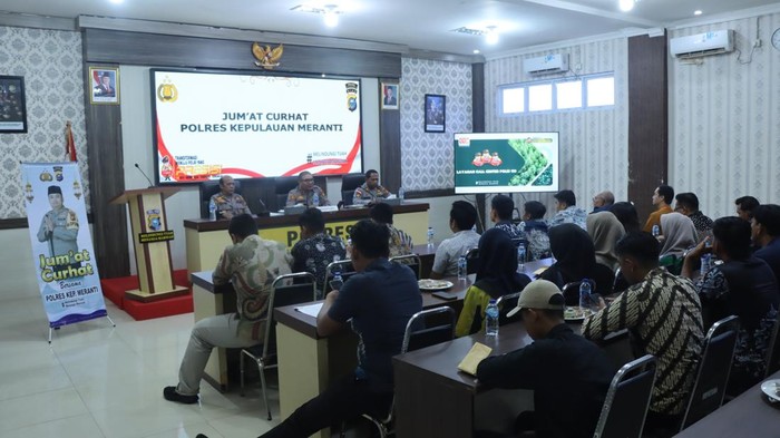 1763162761173-polres-meranti-sosialisasikan-call-center-110-untuk-layanan-cepat-polri-1763140208700_169