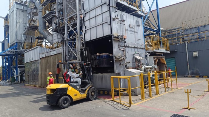 1763185231401-kementerian-lh-musnahkan-5-ton-udang-asal-cikande-yan-terpapar-radioaktif-1763180288201_169