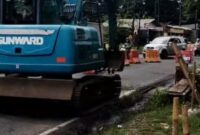 1763185244464-petugas-memperbaiki-jembatan-cibulakan-di-jalan-pandeglang-serang-kadu-pereng-cadasari-pandeglang-1763179523202_169