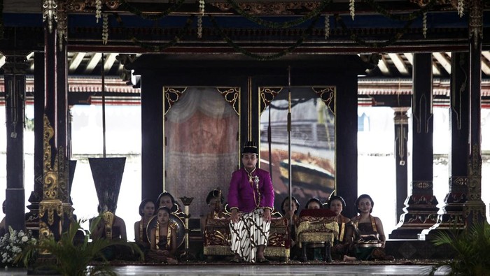 1763206644842-jumenengan-raja-solo-pb-xiv-1763196865672_169