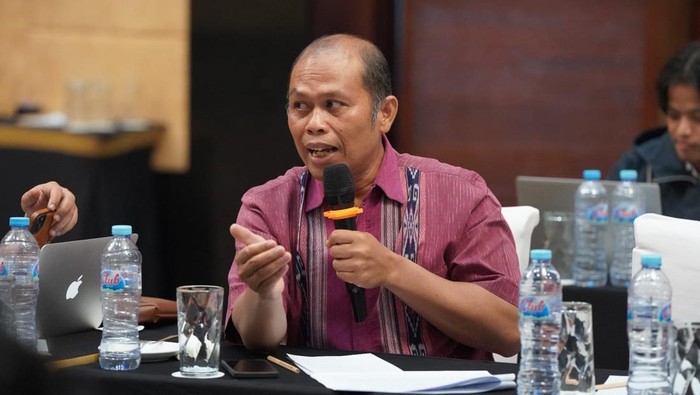 1763228185829-direktur-rumah-politik-indonesia-fernando-ersento-maraden-sitorus-dok-pribadi_169