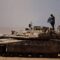 1763248914139-tentara-israel-berdiri-di-atas-tank-militer-yang-disiagakan-di-perbatasan-gaza-1755770598074_169