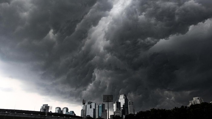 1763293045806-cuaca-ekstrem-ancam-indonesia-sepekan-ke-depan-1763263290902_169