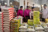 1763293083136-polres-rohul-mengecek-stok-dan-harga-beras-di-gudang-dan-toko-1763287779006_169