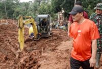 1763293110777-pencarian-dikebut-puluhan-ekskavator-dikerahkan-untuk-temukan-korban-longsor-di-cilacap-1763279201768_169