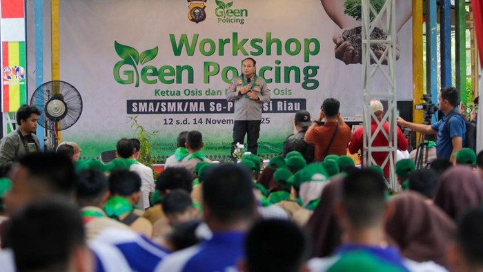 1763293235886-polda-riau-menggelar-workshop-green-policing-yang-diikuti-oleh-311-ketua-osis-se-provinsi-riau-dok-polda-riau-1762937797440_169
