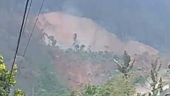 1763314540239-tanah-longsor-di-desa-pandanarum-kecamatan-pandanarum-kabupaten-banjarnegara-minggu-16112025-1763298387367_169