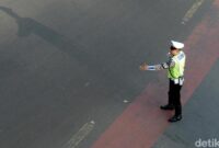 1763335600561-ilustrasi-polisi-lalu-lintas_169