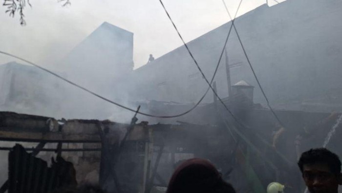 1763335645111-kebakaran-di-jatipulo-jakbar-1763318887915_169