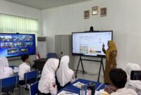 1763358618719-penggunaan-smartboard-di-smpn-4-bekasi-evadetikcom-1763355888389_169