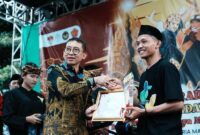 1763358852152-tutup-festival-pencak-silat-fadli-zon-dorong-inovasi-berbasis-tradisi-1763352784560_43