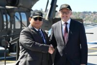 1763380191628-presiden-prabowo-didampingi-pm-australia-anthony-albanese-meninjau-kapal-hmas-canberra-milik-al-australia-rabu-12112025-1762935776770_169