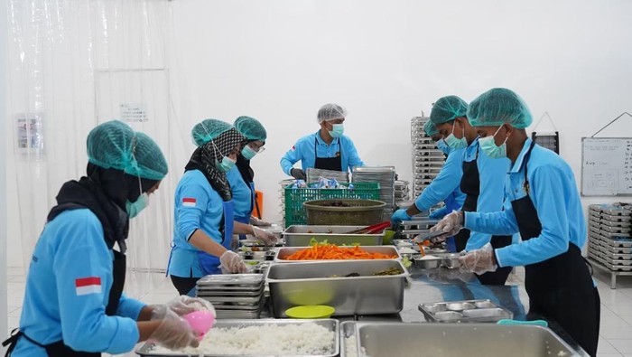 1763444597310-kapolda-riau-irjen-pol-herry-heryawan-meresmikan-dapur-sppg-ke-11-di-kepulauan-meranti-1763436125325_169