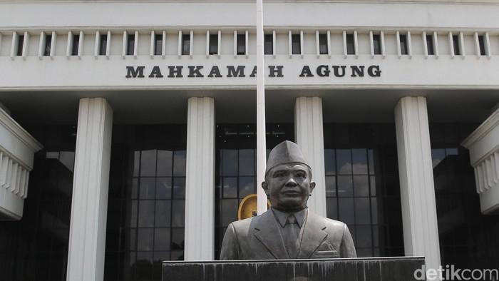 1763463999061-gedung-mahkamah-agung_169