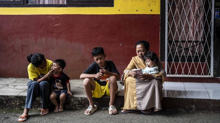 1763528783725-posko-pengungsian-bencana-tanah-longsor-banjarnegara-1763506524462_169