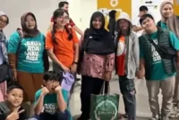 1763550367538-suka-cita-anak-anak-down-syndrome-dan-santri-dukung-timnas-u-22-di-lapangan-lawan-mali-1763543454831_169