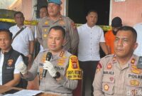 1763571967951-kaporlestabes-medan-kombes-calvijn-saat-konferensi-pers-kasus-pembunuhan-foto-finta-rahyunidetiksumut-1763552661590_169