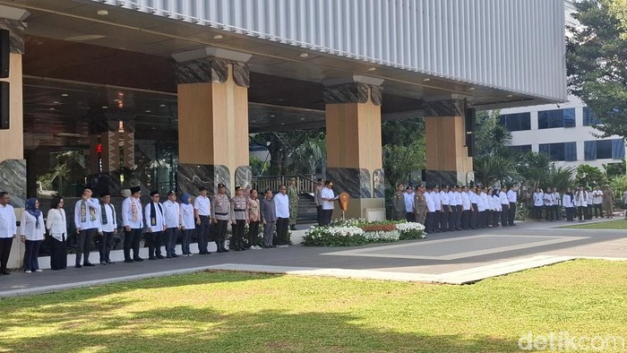 1763701561242-gubernur-dki-jakarta-meluncurkan-satgas-jaga-jakarta-1763699120290_169