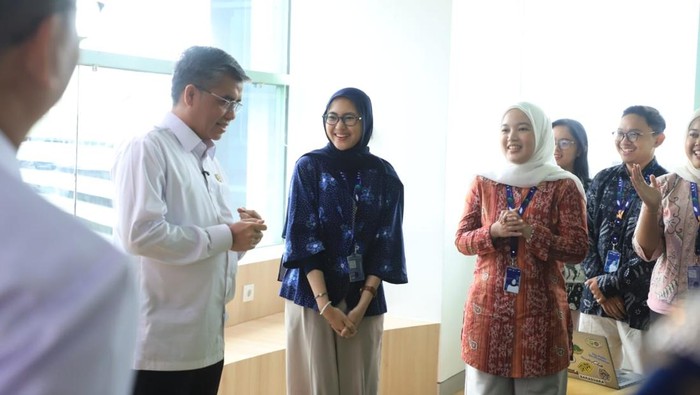 1763701563958-menaker-datang-ke-ptpn-tinjau-magang-nasional-tahap-pertama-1763698379872_169