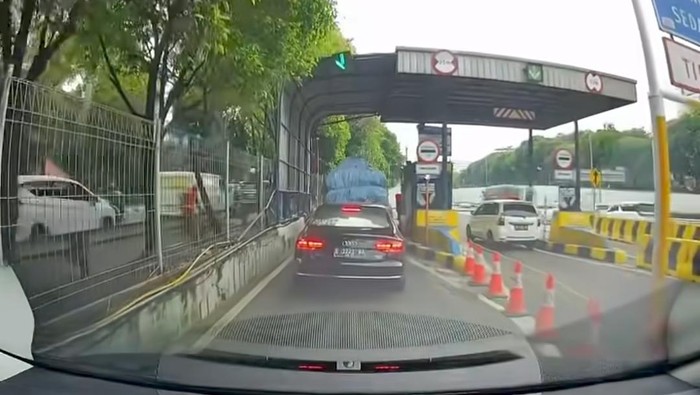 1763874378087-tangkapan-layar-viral-audi-terobos-tol-dok-istimewa-1763535827523_169