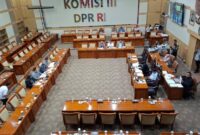 1763960777741-rapat-bahas-ruu-penyesuaian-pidana-di-komisi-iii-dpr-dwidetikcom-1763957736126_169