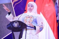 1763960783307-gubernur-jatim-khofifah-indar-parawansa-1763954687397_169