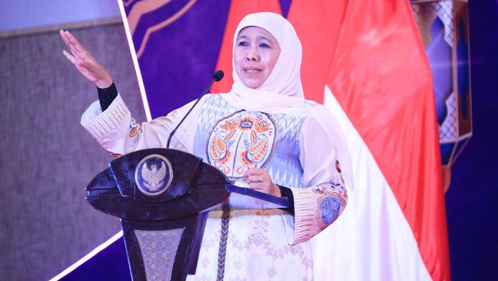 1763960783307-gubernur-jatim-khofifah-indar-parawansa-1763954687397_169