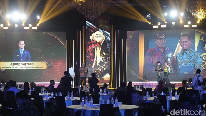 1764068778314-deretan-penerima-anugerah-kontribusi-sosial-budaya-dan-perlindungan-masyarakat-1764064944862_169