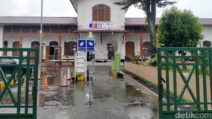 1764241599603-kereta-api-1764234796400_169