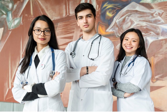 1764263175415-adv-russia-1764229068259