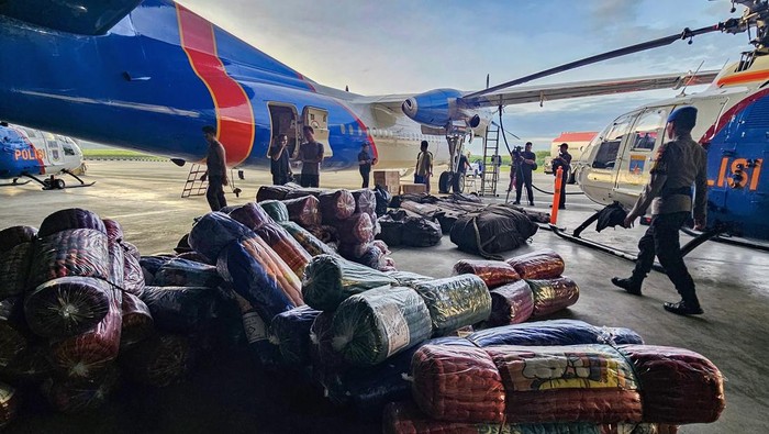 1764392819170-pengiriman-bantuan-untuk-korban-bencana-alam-di-sumatera-1764387565351_169