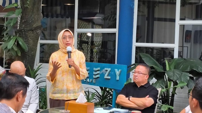 1764392820206-mantan-dirut-asdp-ira-puspadewi-mengungkap-beratnya-menjalani-malam-malam-di-penjara-1764391476198_169