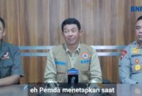 1764414362835-kepala-bnpb-ri-letjen-tni-suharyanto-tengah-saat-konferensi-pers-terkait-bencana-banjir-longsor-di-aceh-sumut-dan-sumbar-dok-b-1764335630868_169