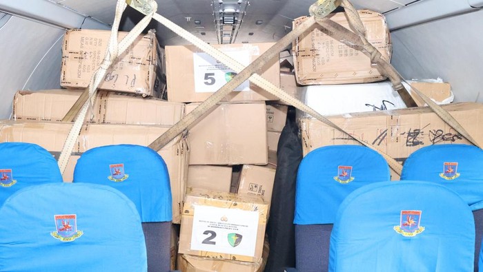 1764414364989-polri-kirim-bantuan-obat-obatan-dan-medis-ke-lokasi-bencana-di-sumatera-barat-sumatera-utara-dan-aceh-1764411740856_169