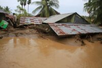 1764414366370-bingkai-sepekan-pilu-aceh-sumut-sumbar-dikepung-banjir-dan-longsor-1764341937049_169