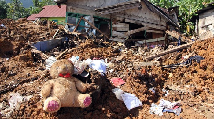 1764500764135-longsor-dahsyat-di-tapanuli-selatan-puluhan-warga-tewas-dan-hilang-1764490749382_169