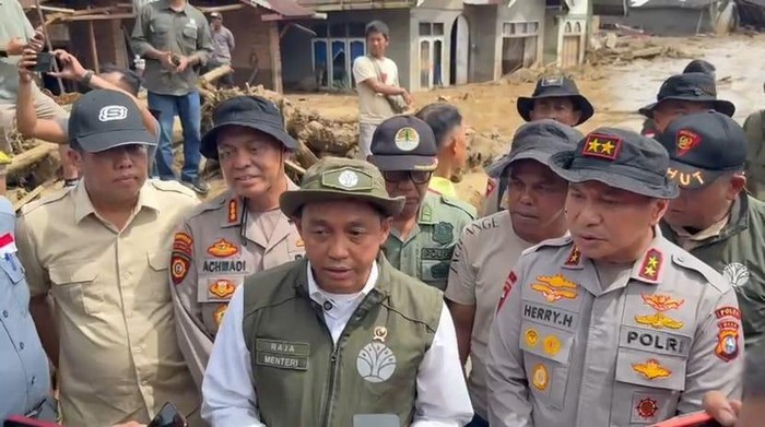 1764500767309-menhut-raja-juli-antoni-1764491713327_169