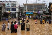 1764543898527-warga-sri-lanka-terjebak-banjir-malwana-lumpuh-usai-hujan-deras-1764480984387_169