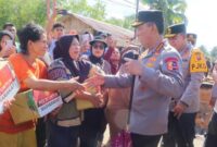 1764565686577-kapolri-jenderal-listyo-sigit-prabowo-menyerahkan-bantuan-untuk-masyarakat-korban-bencana-di-tapanuli-tengah-sumatera-utara-ba-1764564350191_169