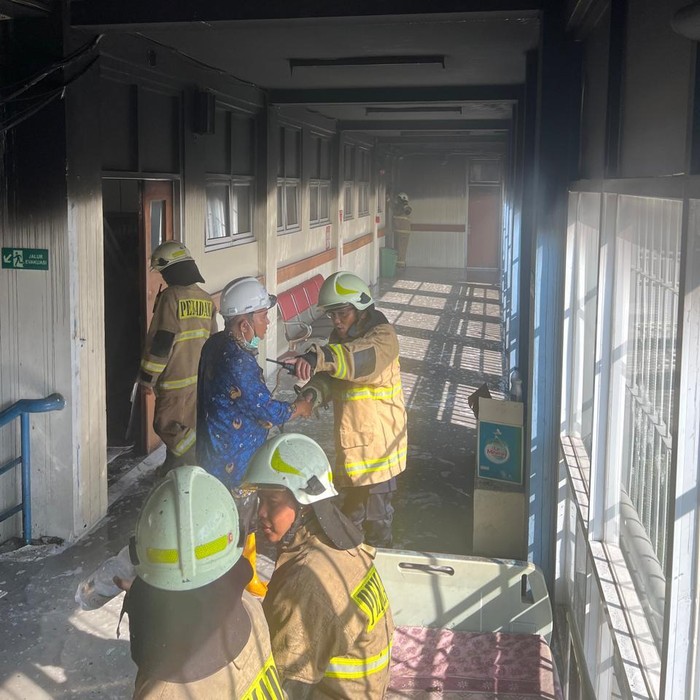 1764565695303-kebakaran-terjadi-di-rumah-sakit-rs-pengayoman-cipinang-jakarta-timur-jaktim-saat-ini-api-sudah-dipadamkan-dok-ditjenpas-1764559546221_11