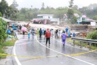 1764608807298-banjir-menerjang-kecamatan-bukit-bener-meriah-foto-diskominfo-bener-meriah-1764317554168_169