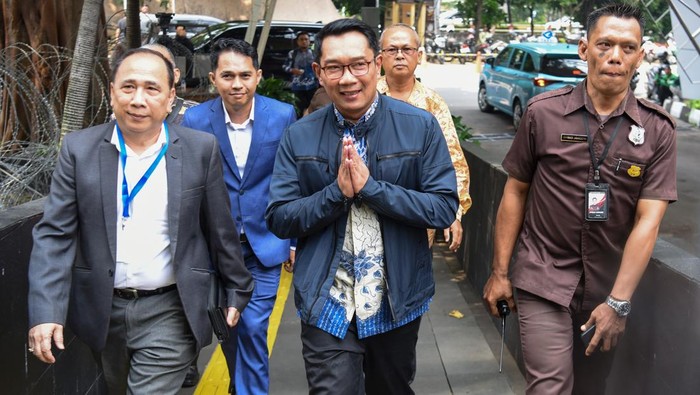 1764652013177-ridwan-kamil-diperiksa-kpk-1764651063108_169