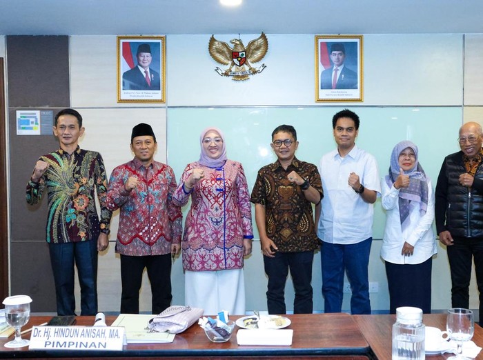 1764652020702-fgd-badan-pengkajian-mpr-mengulas-dinamika-pemerintahan-daerah-dan-desa-1764649198750_43