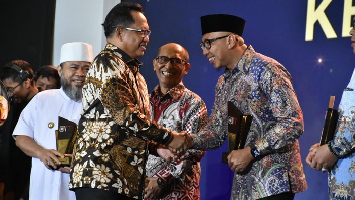 1764673617496-pemprov-lampung-sabet-2-penghargaan-bergengsi-di-tingkat-nasional-1764672070982_169