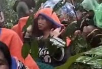 1764716723571-teka-foto-warga-yang-terjebak-di-hutan-foto-dok-pribadi-rosmawati-1764159584164_169