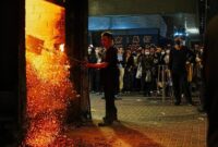 1764760040648-ritual-sesaji-iringi-doa-untuk-korban-kebakaran-maut-apartemen-hong-kong-1764740192806_169