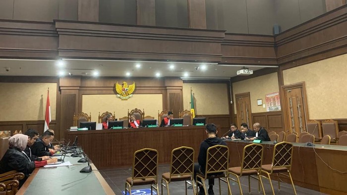 1764781626009-sidang-kasus-suap-vonis-lepas-korupsi-minyak-goreng-muliadetikcom-1764778596262_169