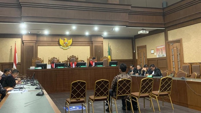 1764781630721-sidang-kasus-suap-vonis-lepas-korupsi-minyak-goreng-muliadetikcom-1764774594476_169