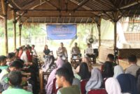 1764997594029-polres-tangsel-menggelar-program-jumat-curhat-dan-jumat-peduli-di-serpong-selain-itu-digelar-pemeriksaan-kesehatan-hingga-pemb-1764994429315_169