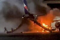 1764997594695-tangkapan-layar-dari-video-yang-beredar-menunjukkan-kebakaran-di-landasan-bandara-sao-paulo-1764994344826_169